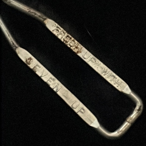 Vintage  “Fresh Up w/ Seven Up” Metal Bottle Opener w/ Light Rust - Picture 6 of 6